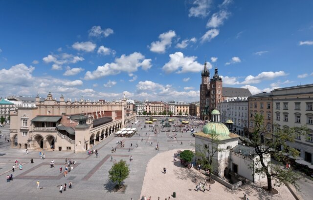 6_Kraków-rynek_dzień_HR.jpg