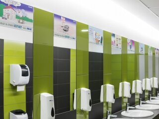 naklejki na lustrach w toaletach.jpg